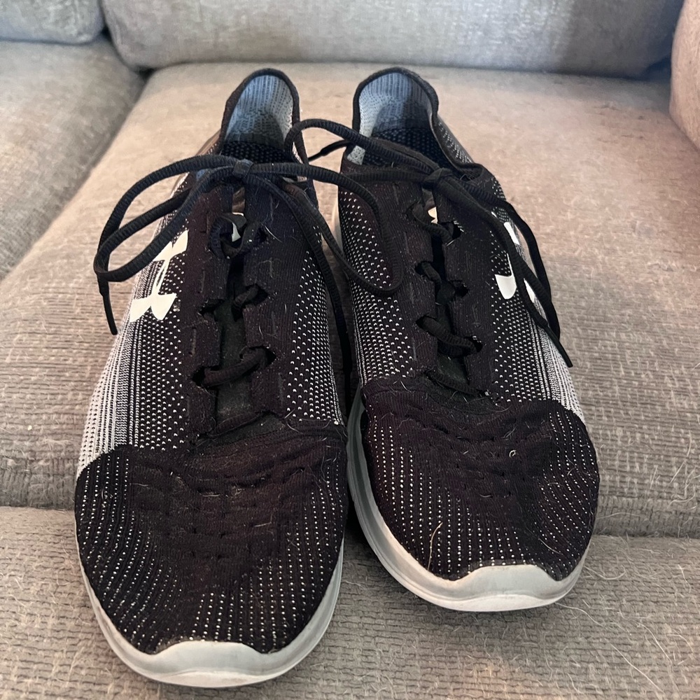 Under Armour Men's Black and White Athletic Shoes